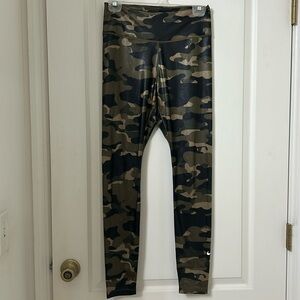 Women’s Nike Dri-FIT Midrise Leggings Camo Sz M